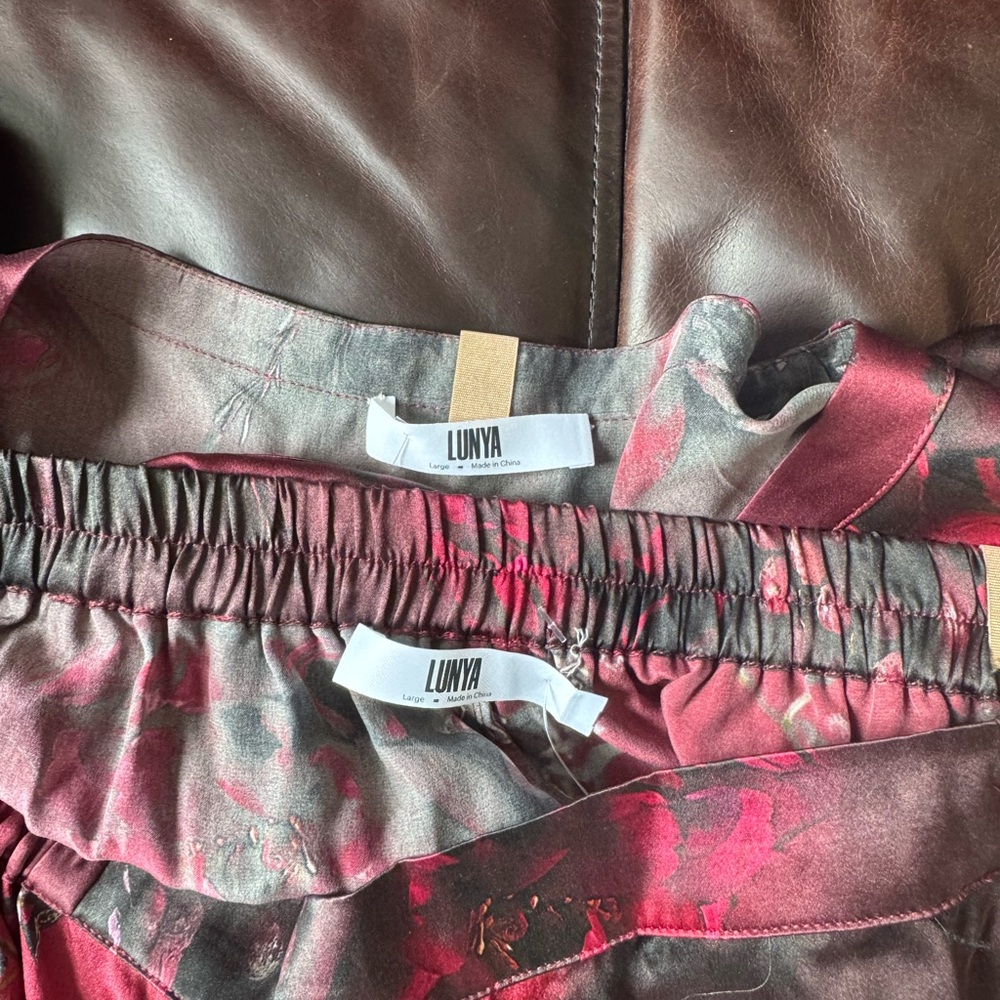 LUNYA x ROSANDICH BNWT Washable Silk Tee Short Set in Rouge Reverie Size L - Picture 10 of 10